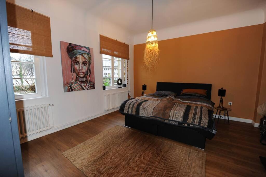 Luxurioese In Apartment *